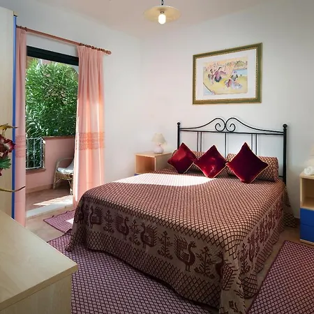Le Ginestre E Gli Oleandri Aparthotel 3*