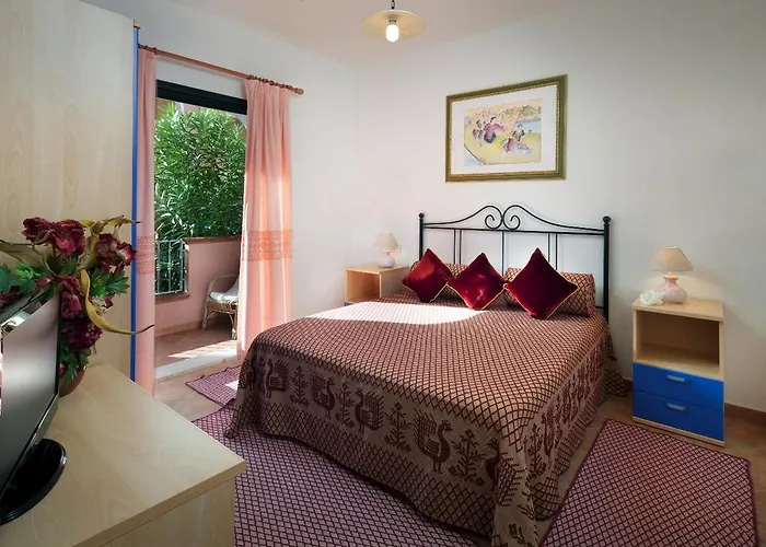 Le Ginestre E Gli Oleandri Apartahotel 3*